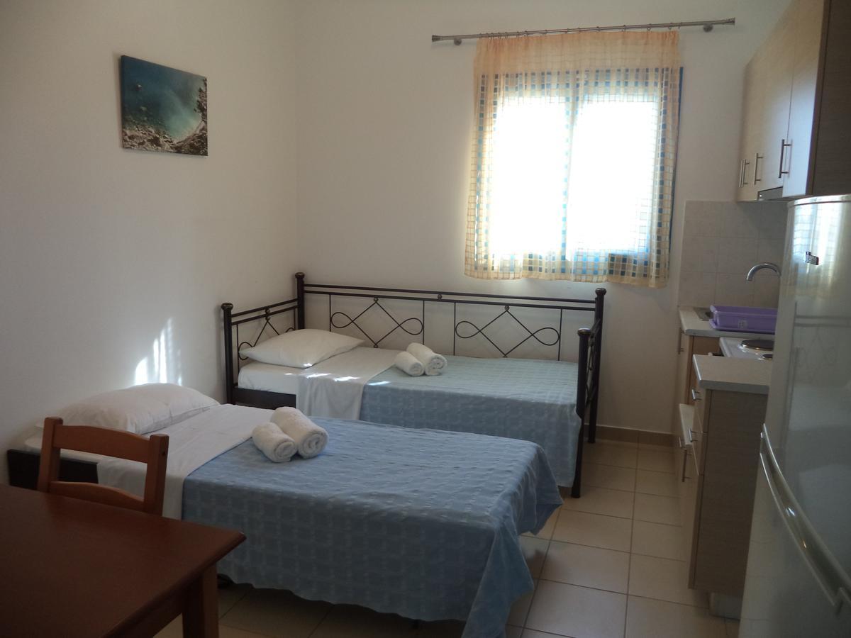 Agios Georgios  Taxiarchis Studios מראה חיצוני תמונה