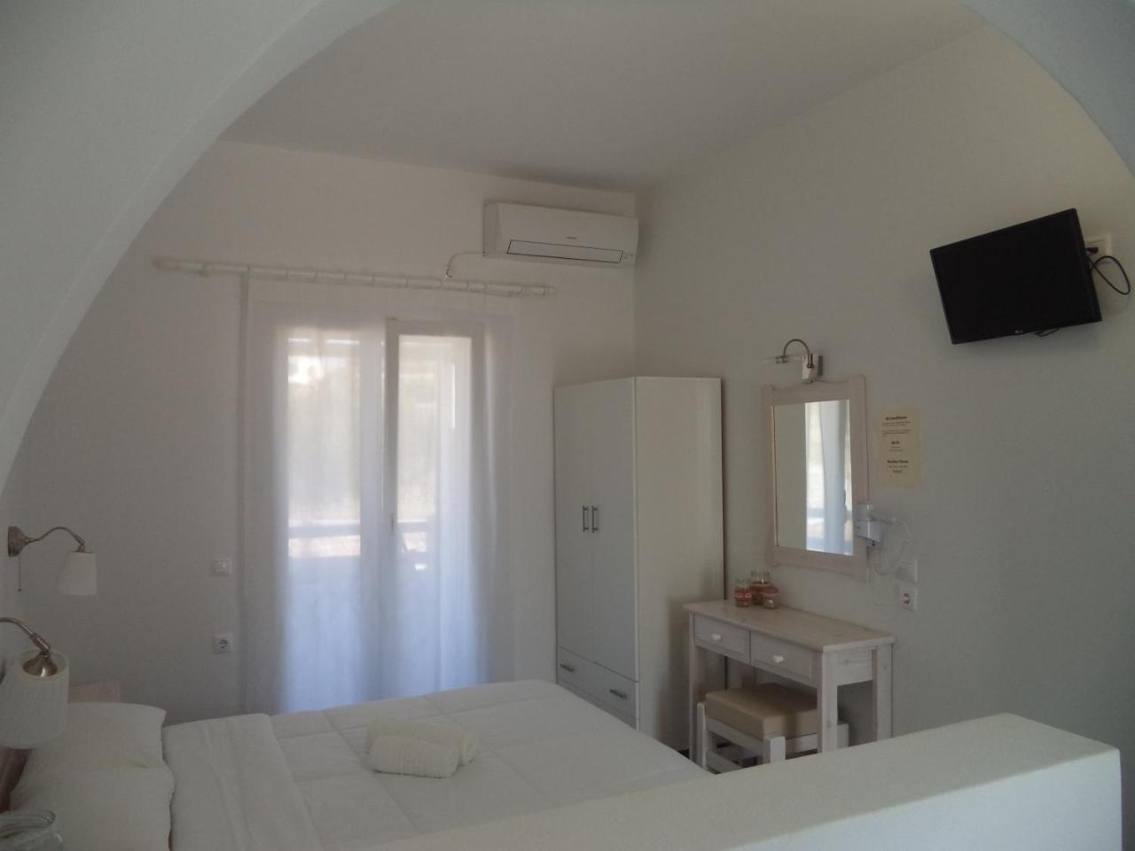 Agios Georgios  Taxiarchis Studios מראה חיצוני תמונה